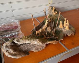 VERY UNIQUE HAND CARVEDNATIVITY SCENE ON DRIFTWOOD