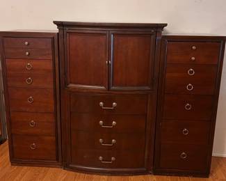 BROYHILL UNIQUE 3 PIECE DRESSER