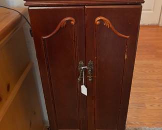 STANDING JEWELRY BOX