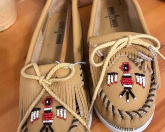 MINETONKA MOCCASINS