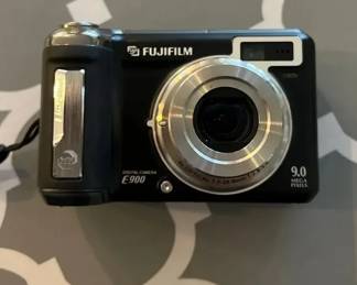 FujiFilm FinePix E900 Digital Camera no sd card