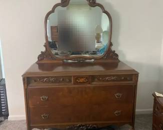 Vintage Sligh Furniture Company Dresser With Mirror, Carved Details and Floral Inlay