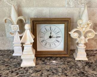 Vintage promesse de lavenir Battery Operated Clock With Fleur De Lis Decor