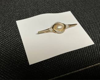 BJ Beatrix brooch
