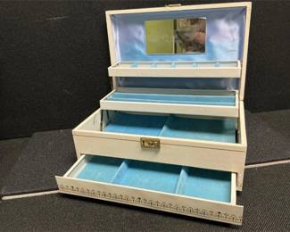 Vintage jewelry box 