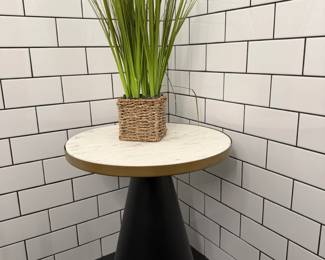 TOV Side Table