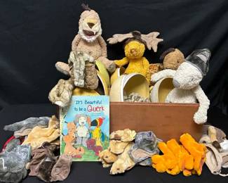 15CT101Vintage HaPe Plush Querks  Book, Eggs  Removable Clothing 