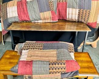 15CT107Desk, Bench And Linens