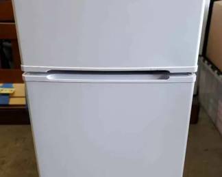 15CT730GE Mini Refrigerator 