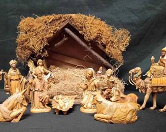 15CT145Nativity Figures  Stable 