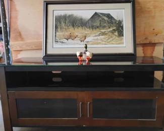 14CT597RTV Stand And Duck Decor