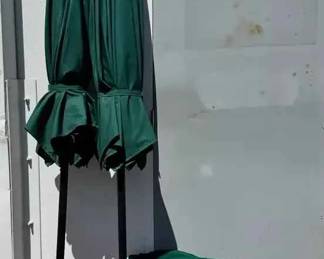 15CT104Green Outdoor Umbrellas And Cushions