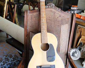 Domino guitar
