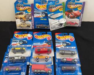 Lot Of 16 Hot Wheels In Original Packaging Featuring Star Trek USS Enterprise