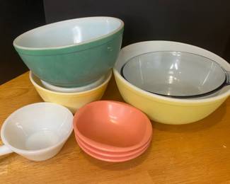 Pyrex Bowls of Various Sizes with Pink Boontonware Bowls