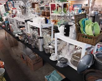 silicon bakeware, commercial plastic condiment containers, saladbar, kitchen