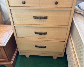 Mid Century Modern Blonde Chest of Drawers 