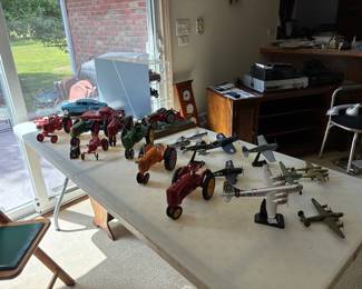 Scale model tractors & planes