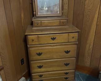 1960’s Early American style tall 4 drawer dresser with removable 1 drawer mirror topper. 