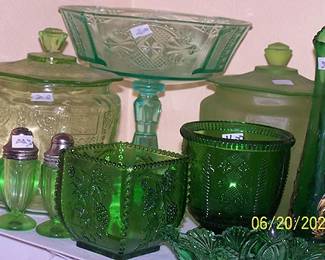 Green uranium depression glass