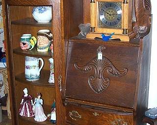 Curved glass secretary