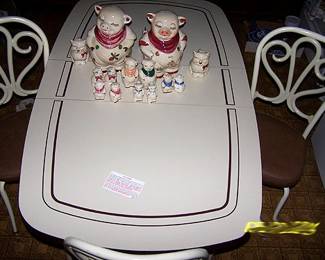 MCM Daystrom table w / one leaf and 4 chairs