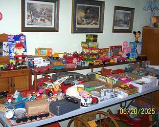 Old toys including Tonka pressed steel car hauler