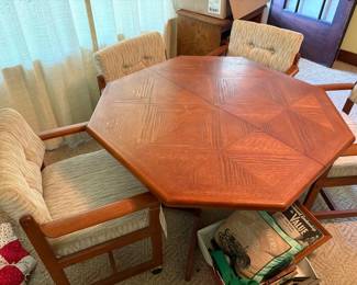 Octogen Kitchen Table & 4 Chairs
