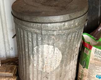 Cool Vintage Galvanized Trash Can