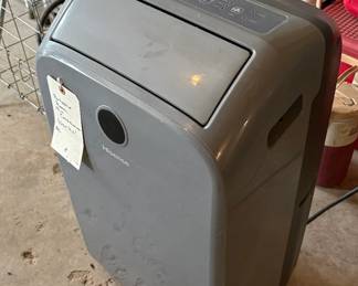 Room Air Conditioner (Does Not Need Window) WORKS!