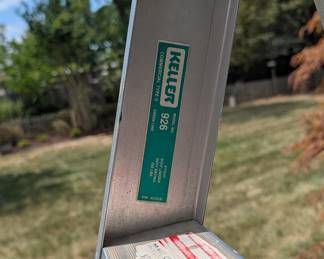R110 - $40. Keller 6' Step Ladder. Model 926.
