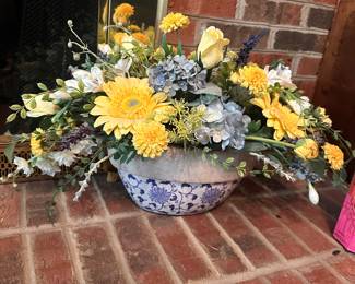 R119 - $20. Faux Floral Tabletop Display.