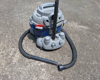 R109 - $30. 6 Gallon Shop Vac. Wet/Dry Model 90M200
