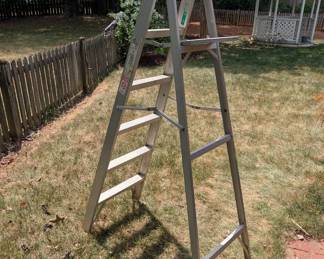 R110 - $40. Keller 6' Step Ladder. Model 926.