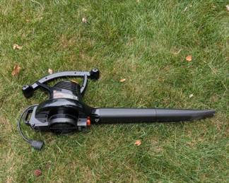 R112 - $15. Black & Decker Electric Leaf Blower.