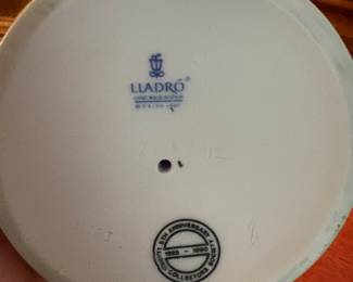 R71 - $50. Lladro 7612. Picture Perfect. No issues noted. Has Box.