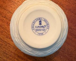 R73 - $10. Lladro Sailboat Tealight Holder. 1997 Collectors Society.