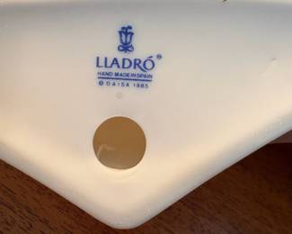 R75 - $10. Lladró Collectors Society porcelain plaque featuring Don Quixote. Shellback design. Signed.