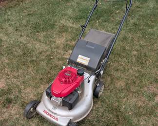 R115 - $40. Honda Push Mower. Model HRR2169VKA.