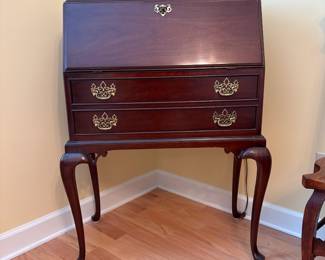 R29 - $175. Thomasville Mahogany Queen Anne drop-front secretary desk. Cabriole legs and brass hardware. Excellent Condition. Measures 30" wide x 16" x 29.5" tall.