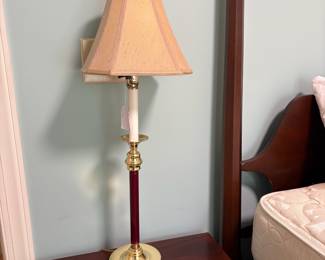 R18 - $25. Single Table Lamp. Measures 31.5" tall.