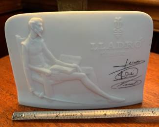 R75 - $10. Lladró Collectors Society porcelain plaque featuring Don Quixote. Shellback design. Signed.
