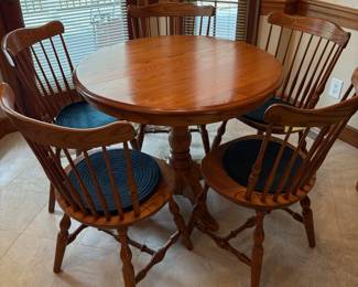 R46 - $350. S Bent & Sons Colonial Set. Solid Wood. Great size for Breakfast Nook! 3' round table with 5 chairs. Excellent Condition. Has 1 - 17.5" leaf. Table is 36" round x 30" tall.