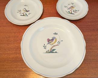 R36 - $550. Spode Queen's Bird. 57 Pieces. 6 Dinner Plates. 9 Luncheon Plates. 9 Saucers. 9 Tea Cups. 1 Medium Oval Serving Bowl 9" x 6.5". 1 sugar bowl & creamer set. 6 - 9" rimmed soup bowls. 8 - Small Bowls 6.25". 8 - Small Plates 6.25".