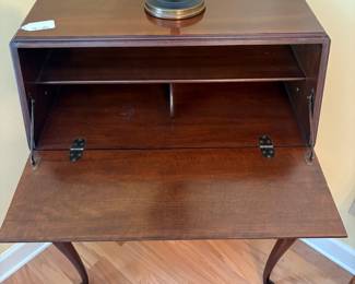 R29 - $175. Thomasville Mahogany Queen Anne drop-front secretary desk. Cabriole legs and brass hardware. Excellent Condition. Measures 30" wide x 16" x 29.5" tall.