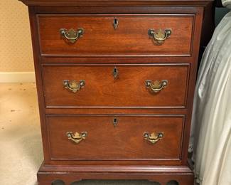 R16 - $275. Single Craftique Nightstand. Measures 22" wide x 14" deep x 27" tall. All drawers slide easily. Excellent Condition.