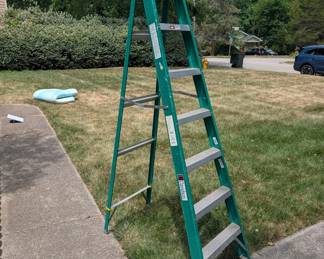 R111 - $40. Davidson 7' Step Ladder. Model W-3211-07