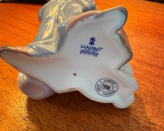 R65 - $20. Lladro 06245 Weary Traveler. Has Box. No issues noted.