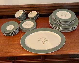 R86 - $60. Syracuse China "Splendor". 6 dinner plates, 6 saucers, 6 dessert plates, 7 salad plates, 5 cups ,1 serving platter.