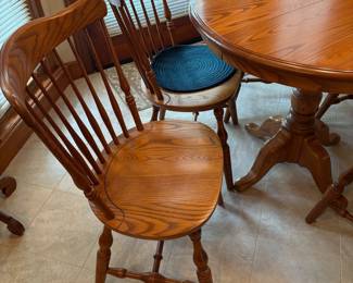 R46 - $350. S Bent & Sons Colonial Set. Solid Wood. Great size for Breakfast Nook! 3' round table with 5 chairs. Excellent Condition. Has 1 - 17.5" leaf. Table is 36" round x 30" tall.